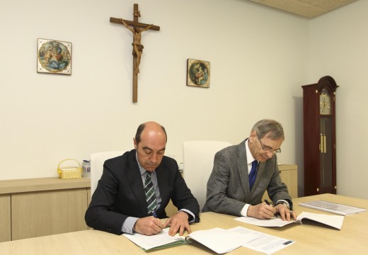 O Concello asina un convenio de colaboración con Padre Rubinos para a recollida e xestión de roupa usada